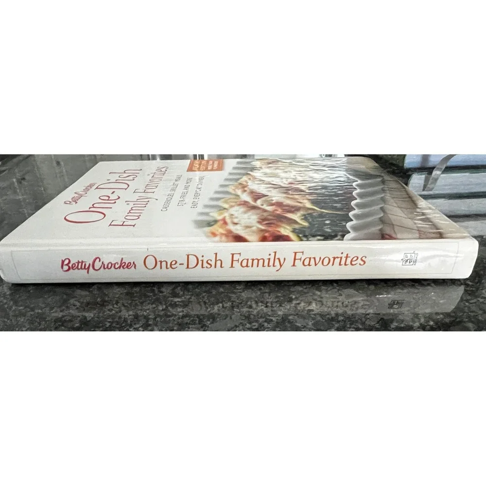 Betty‎ Crocker One Dish Family Favorites Cookbook Casseroles Skillet Meals 2006